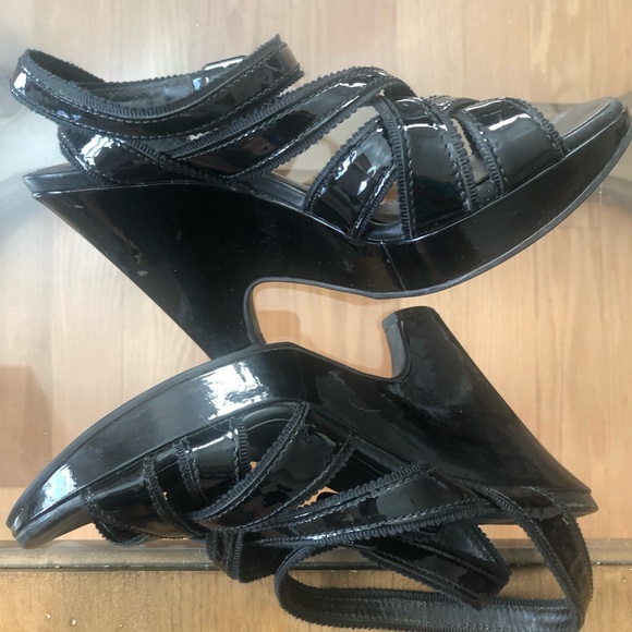 Tod’s Black Patent Leather Wedge Size 6.5 - Picture 4 of 8